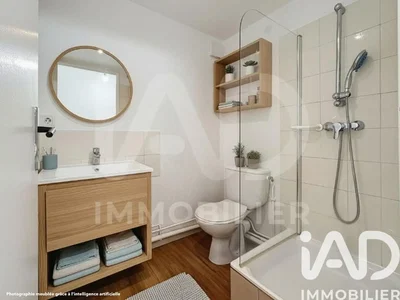 Banyo; fayans zemin, tadilatlı, doğal ışık