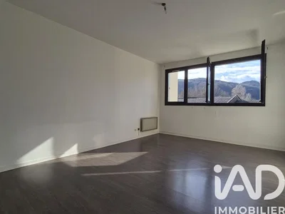 Salón; vista, suelo de madera, luz natural