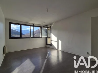 Salón; vista, suelo de madera, luz natural