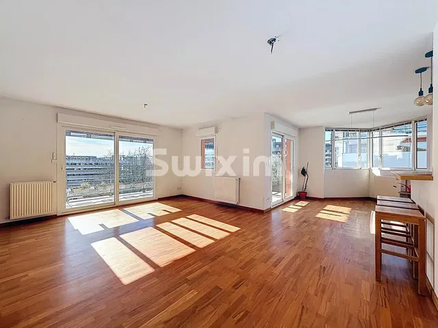 Wohnzimmer; blick, holzboden, tageslicht