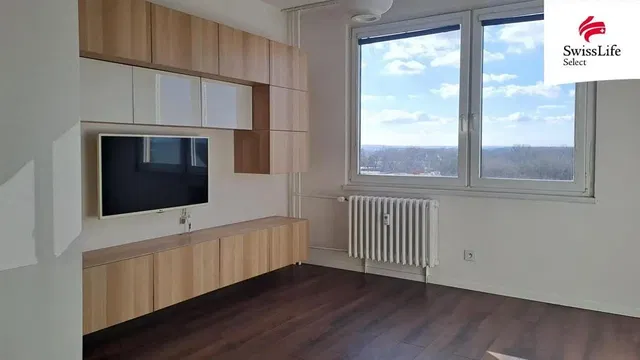 Salon; widok, podłoga drewniana, światło dzienne, styl nowoczesny