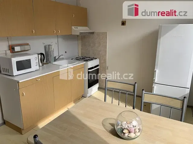 Cuisine; électroménager, carrelage, parquet