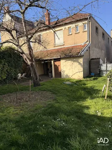 Haus und umgebung; tageslicht