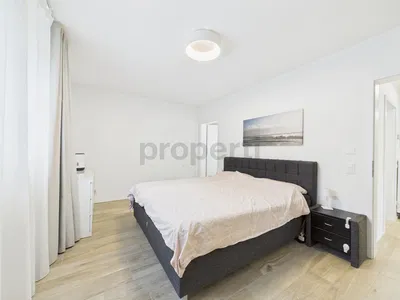 Schlafzimmer; tageslicht, fliesenboden, moderner stil