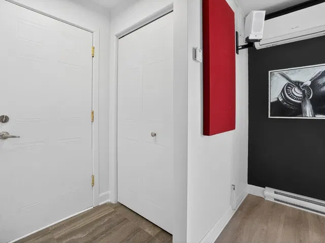 Garderobe; houten vloer