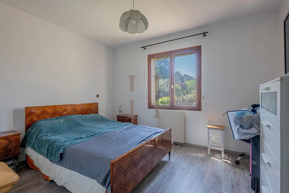 Спаваћа соба; природно светло, поглед