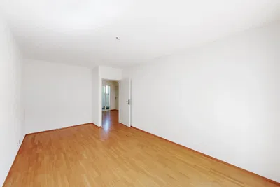 Schlafzimmer; holzboden, tageslicht