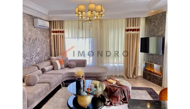 Хол; камина, модерен стил, естествена светлина