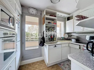 مطبخ; أجهزة المطبخ, ضوء طبيعي, أسلوب عصري