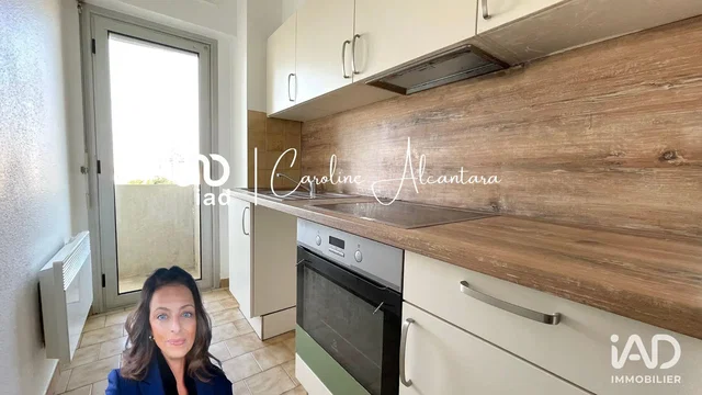 Cocina; electrodomésticos, suelo de baldosas