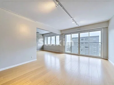 غرفة معيشة; إطلالة, أرضية خشبية, ضوء طبيعي