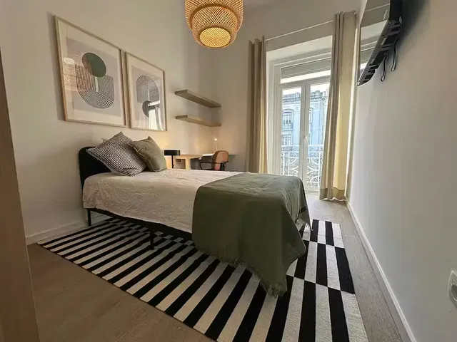 Ložnice; přirozené světlo, moderní styl