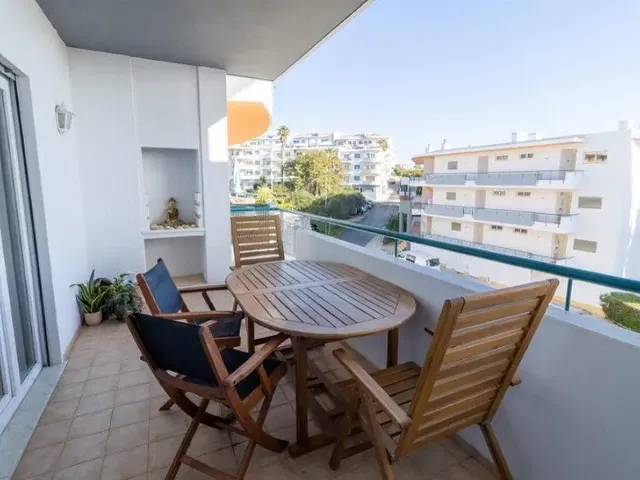 Balkon; manzara, fayans zemin