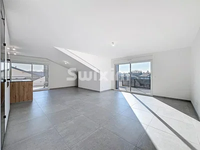 Дневна соба; плочице, поглед, природно светло