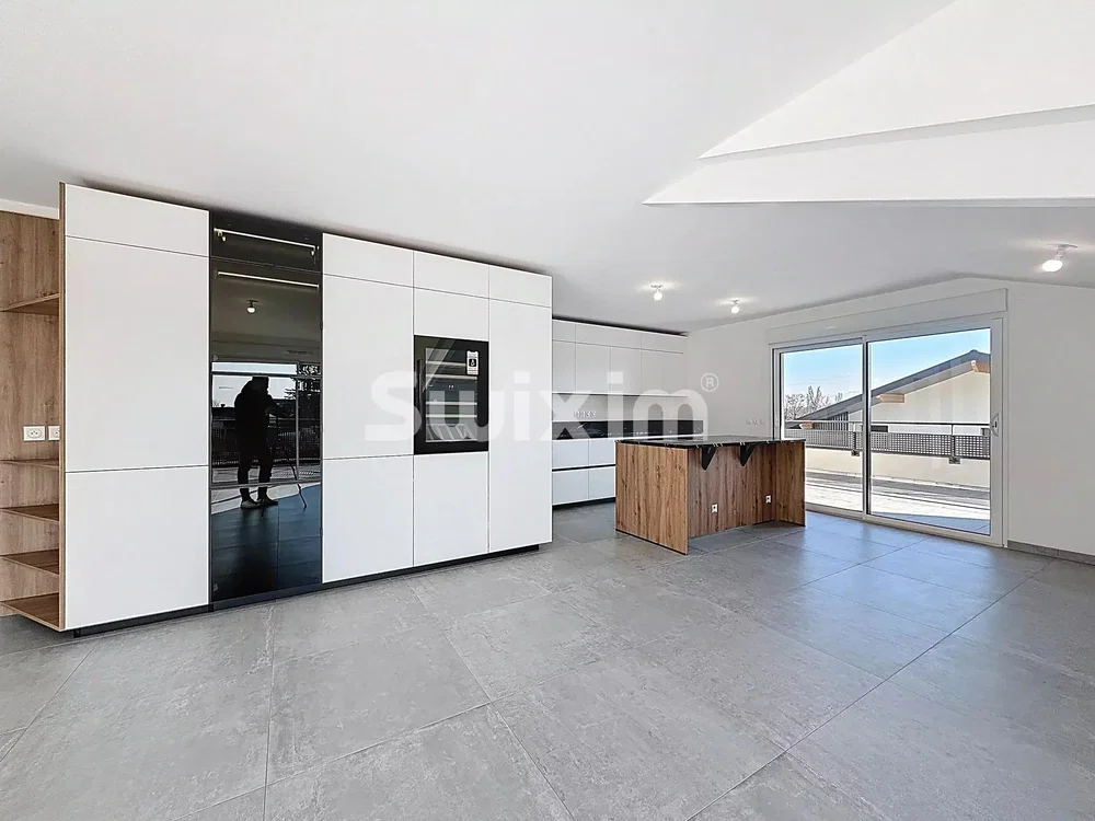 Кухиња; поглед, плочице, реновиран, природно светло, модерни стил