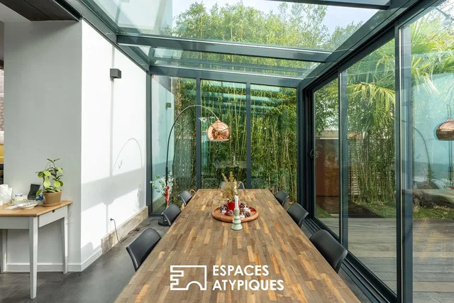 Dining room; wood floor, natural light, modern style