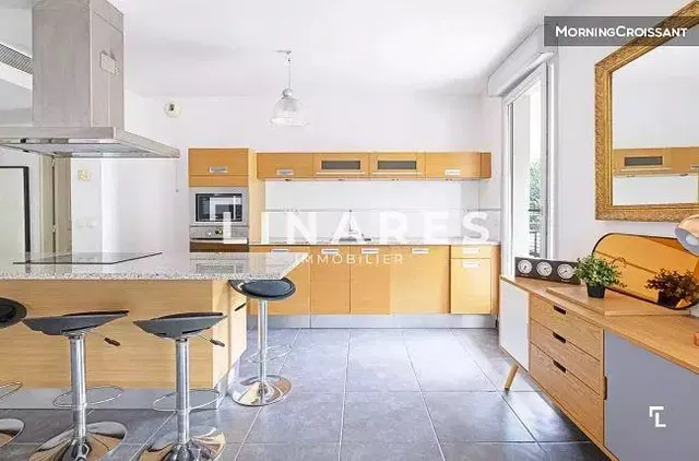 Κουζίνα; συσκευές κουζίνας, φυσικό φως, μοντέρνο στυλ