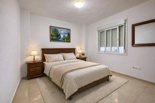 Quarto; luz natural, chão de azulejo