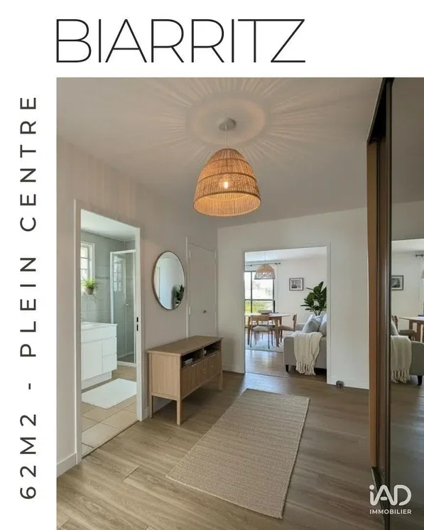 Σαλόνι; πλακάκια, ξύλινο πάτωμα, φυσικό φως, μοντέρνο στυλ