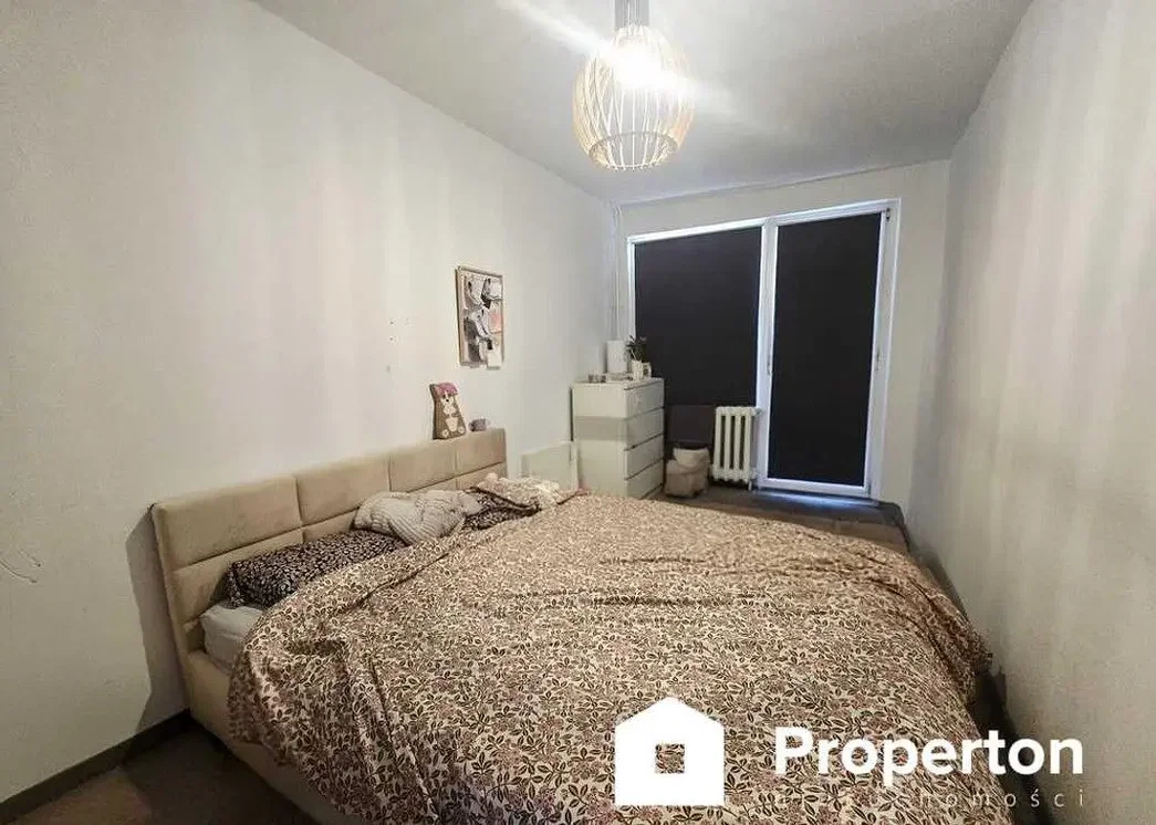 Спаваћа соба; природно светло, модерни стил