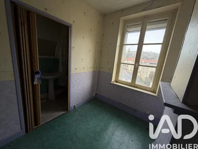 Yatak odası; tadilat gerekiyor, manzara