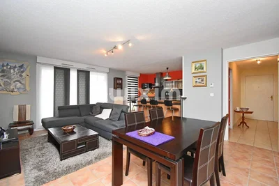 Дневна соба; плочице, природно светло