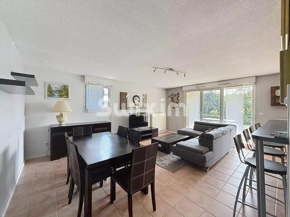 Дневна соба; плочице, природно светло