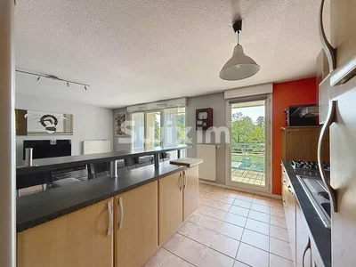 Кухиња; кухињски апарати, плочице, поглед, природно светло