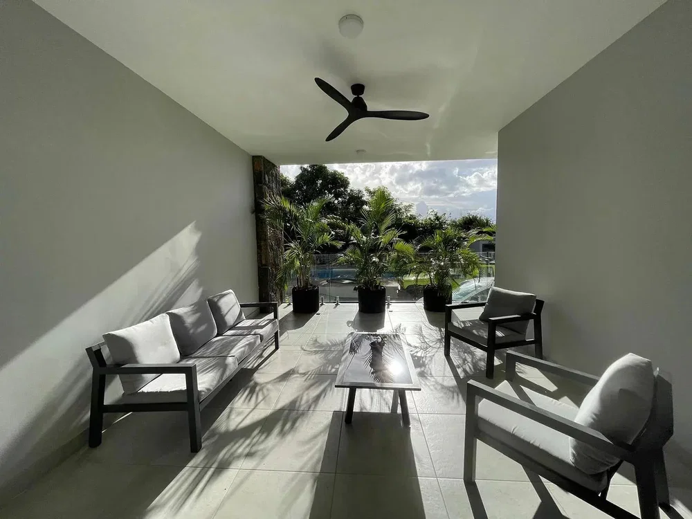 Terrasse; fliesenboden, blick, tageslicht