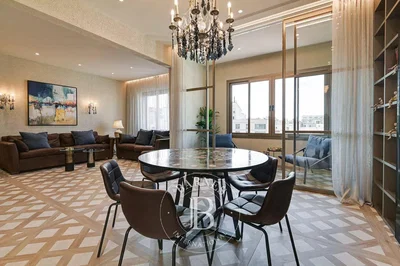 Oturma odası; modern stil, ahşap zemin, doğal ışık, manzara