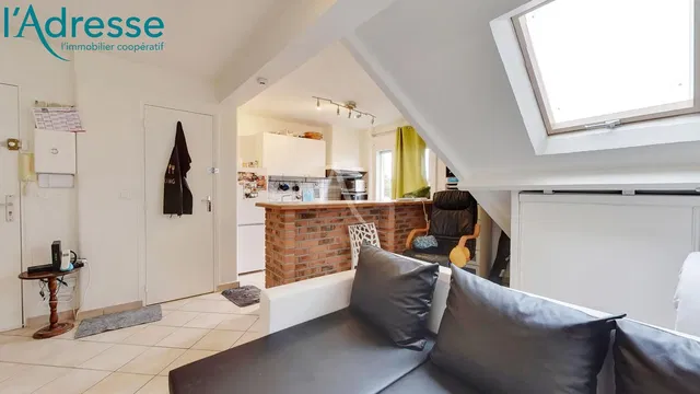 Wohnzimmer; fliesenboden, tageslicht