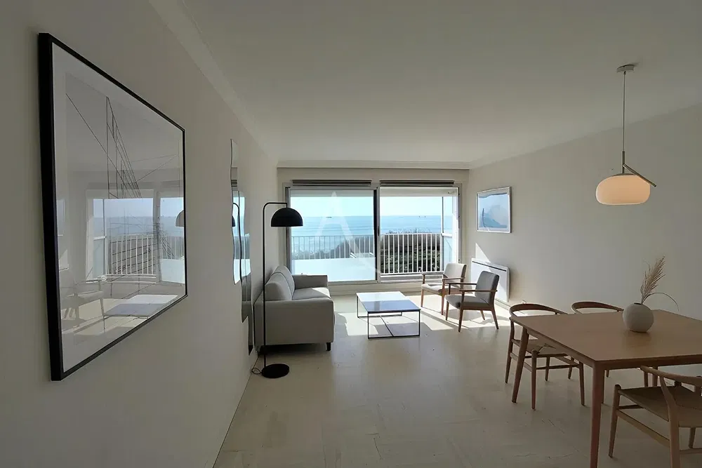 Oturma odası; manzara, doğal ışık