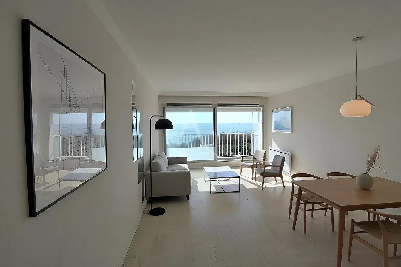 Oturma odası; manzara, doğal ışık