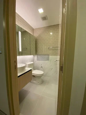 Badezimmer; fliesenboden, renoviert, tageslicht