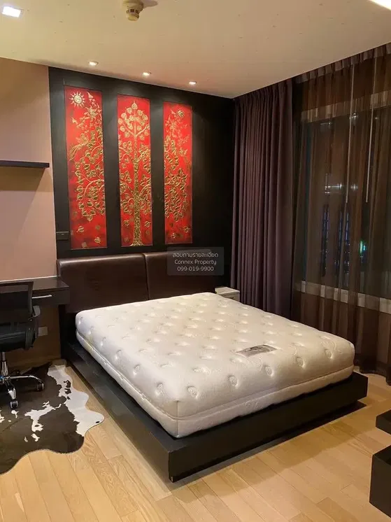 Ložnice; dřevěná podlaha, moderní styl