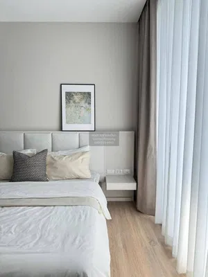 Ložnice; přirozené světlo, moderní styl