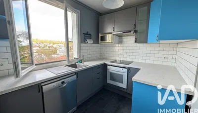 Mutfak; manzara, mutfak aletleri, doğal ışık