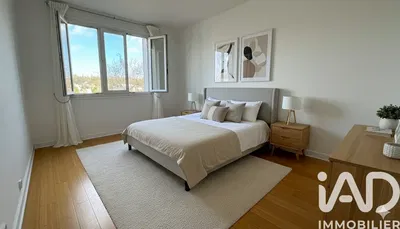 Yatak odası; manzara, doğal ışık, modern stil, ahşap zemin