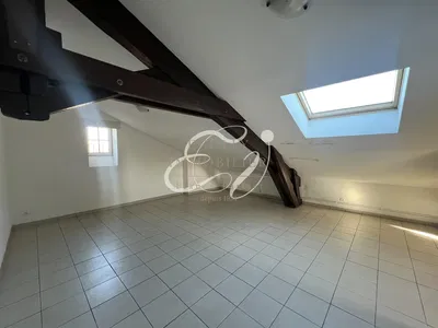 Dětský pokoj; dlažba, přirozené světlo, dřevěné trámy