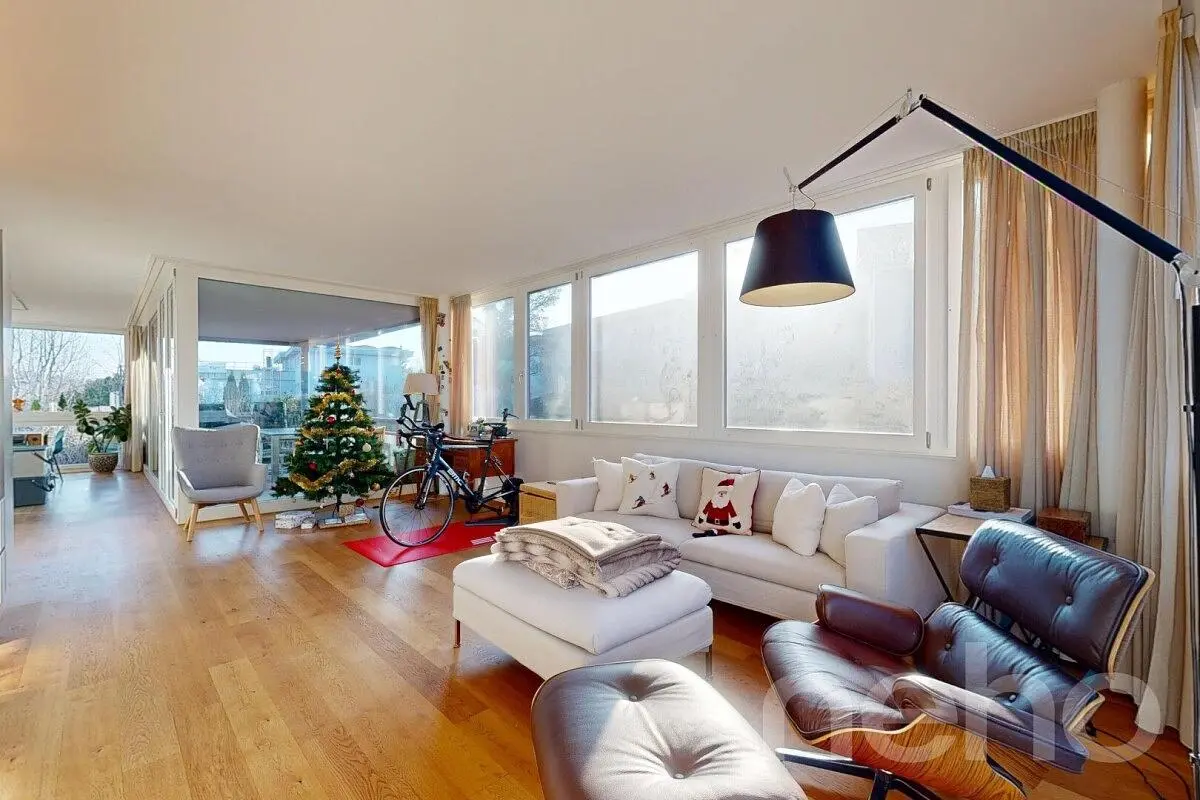 Wohnzimmer; tageslicht, holzboden, moderner stil, blick