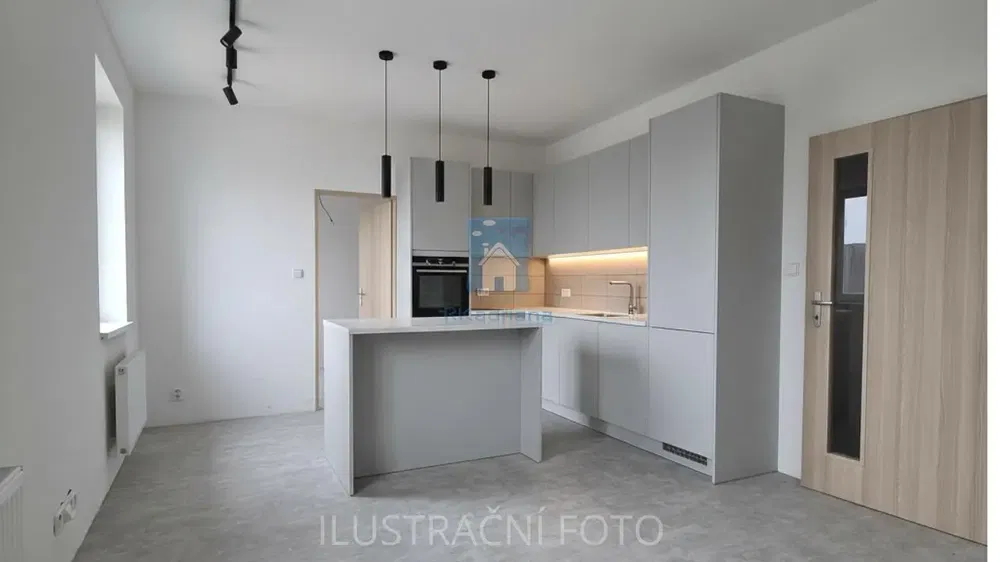 Küche; küchengeräte, fliesenboden, tageslicht, renoviert