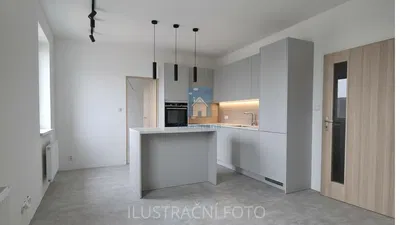 Küche; küchengeräte, fliesenboden, tageslicht, renoviert