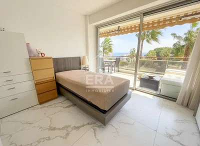 Спаваћа соба; поглед, плочице, природно светло