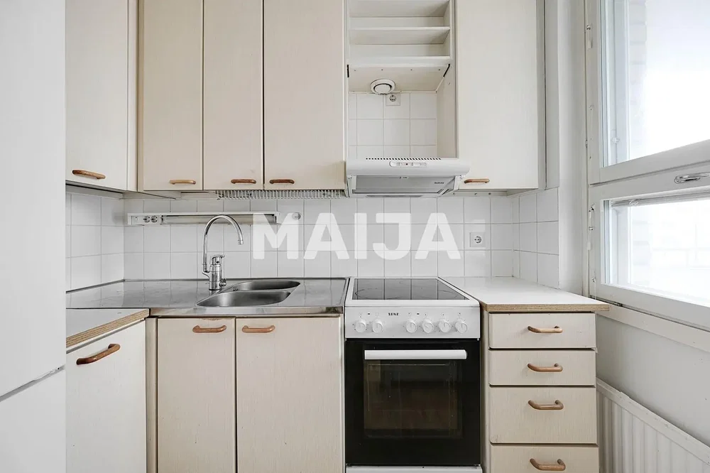 Кухиња; кухињски апарати, плочице, реновиран, природно светло