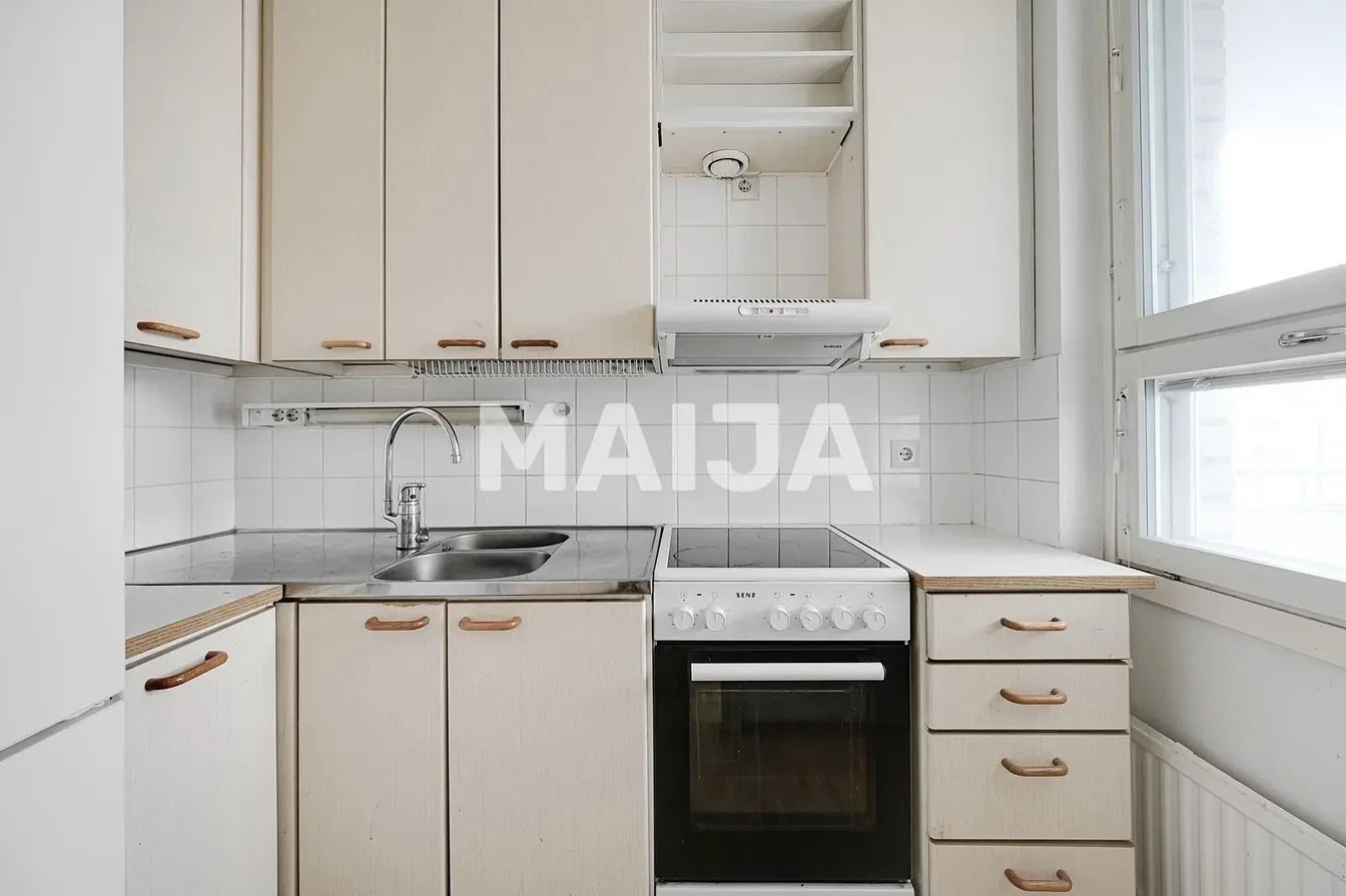 Кухиња; кухињски апарати, плочице, реновиран, природно светло