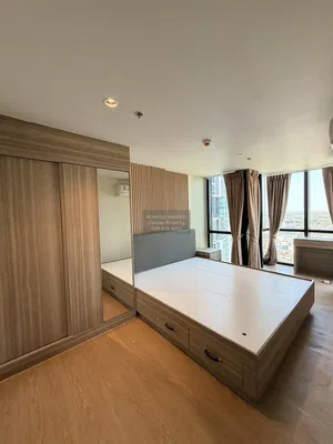 Schlafzimmer; holzboden, tageslicht, moderner stil