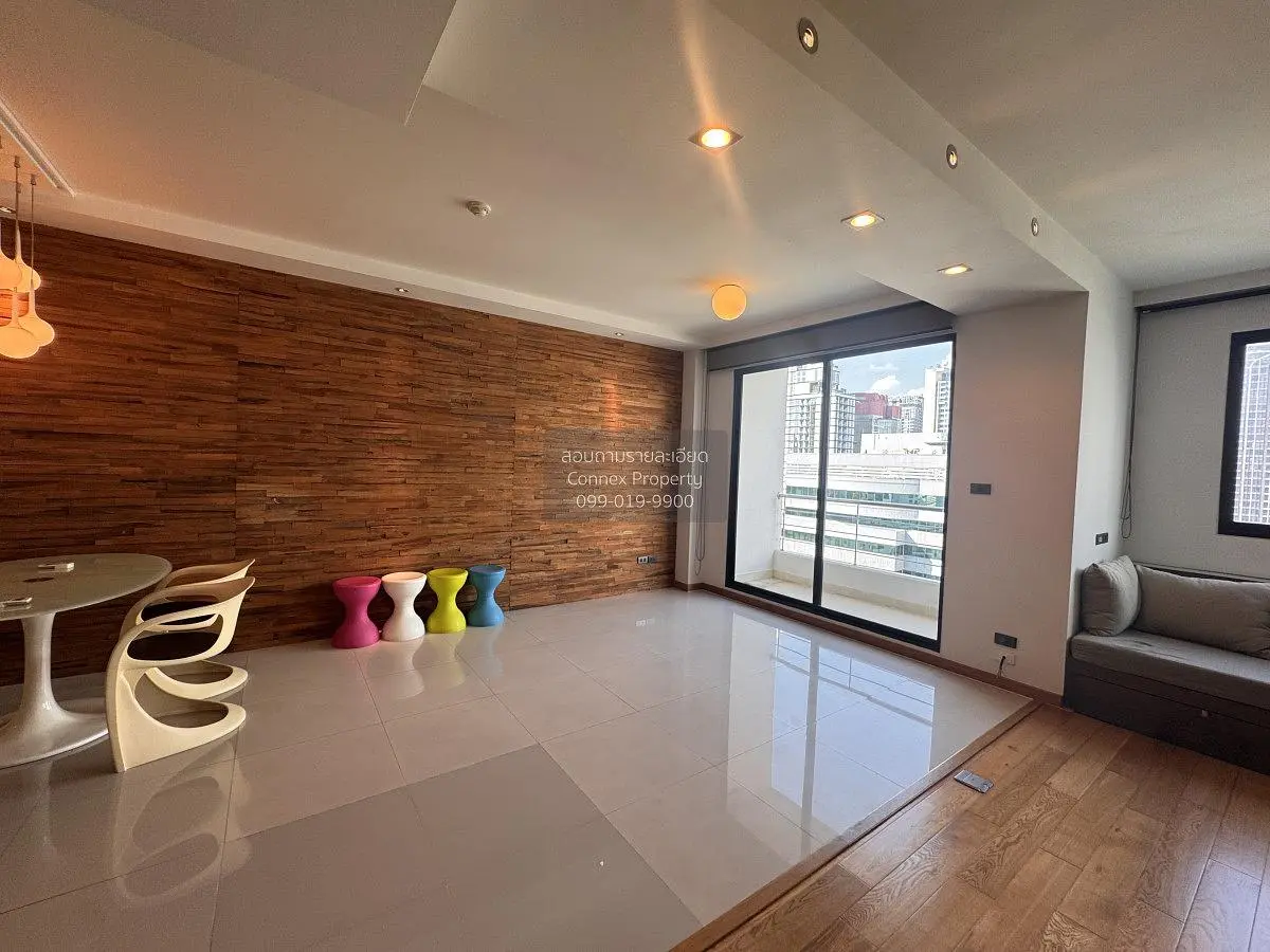 Salon; vue, carrelage, lumière naturelle