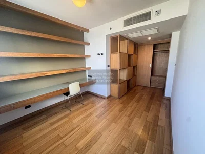 Chambre; parquet, lumière naturelle