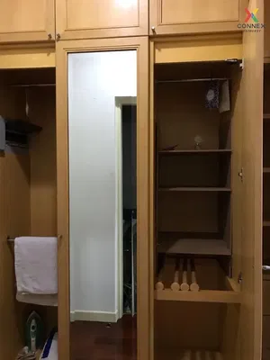 Соба; дрвени под, дрвене греде