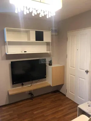 Σαλόνι; ξύλινο πάτωμα, φυσικό φως, μοντέρνο στυλ